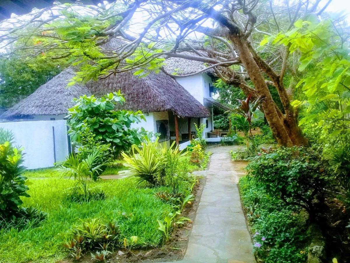 Diani Banda Cottages Diani Beach Exterior foto